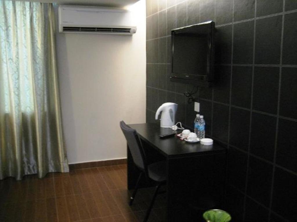 Kk Waterfront Hotel Кота-Кинабалу Номер фото