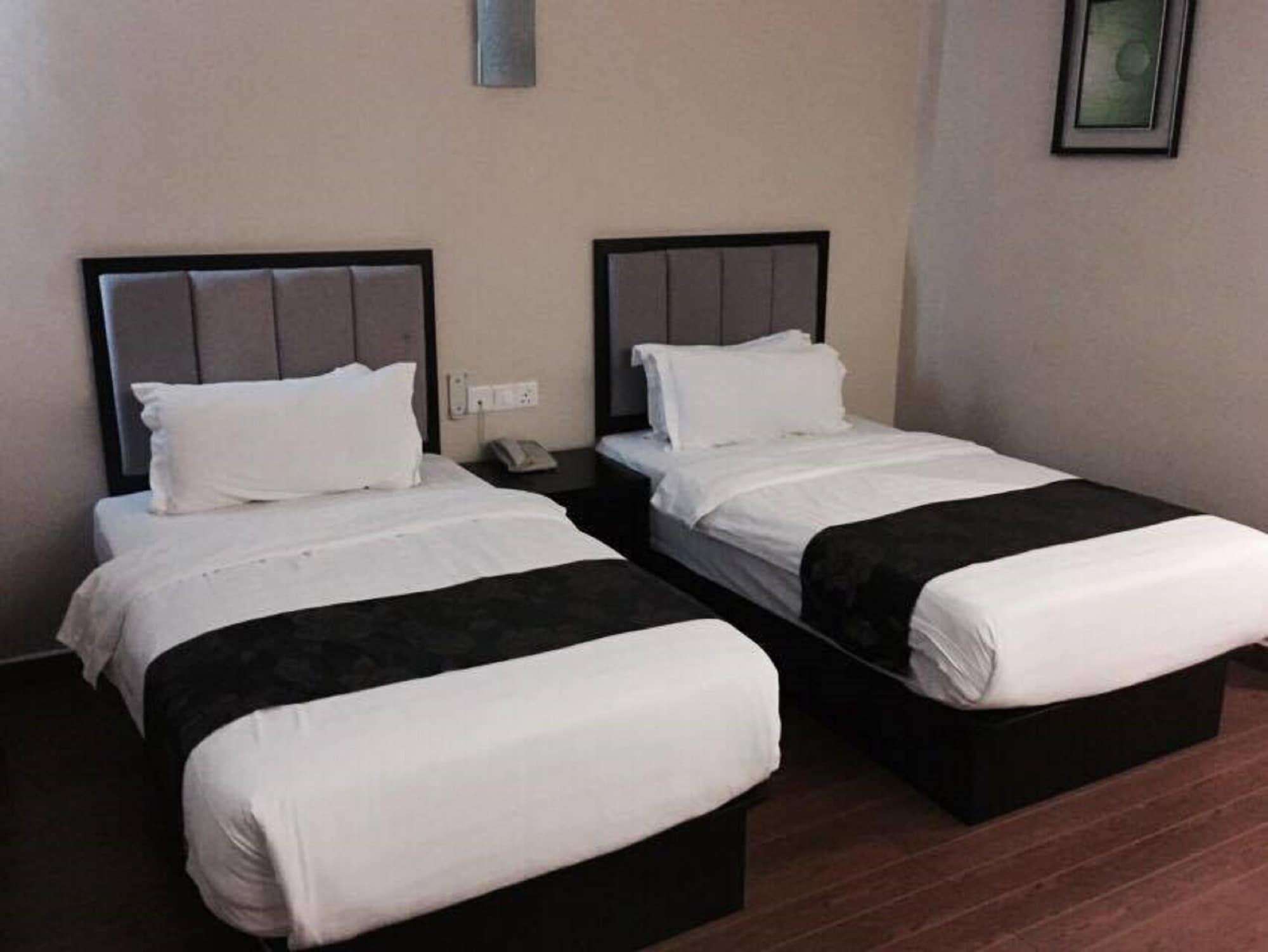 Kk Waterfront Hotel Кота-Кинабалу Экстерьер фото