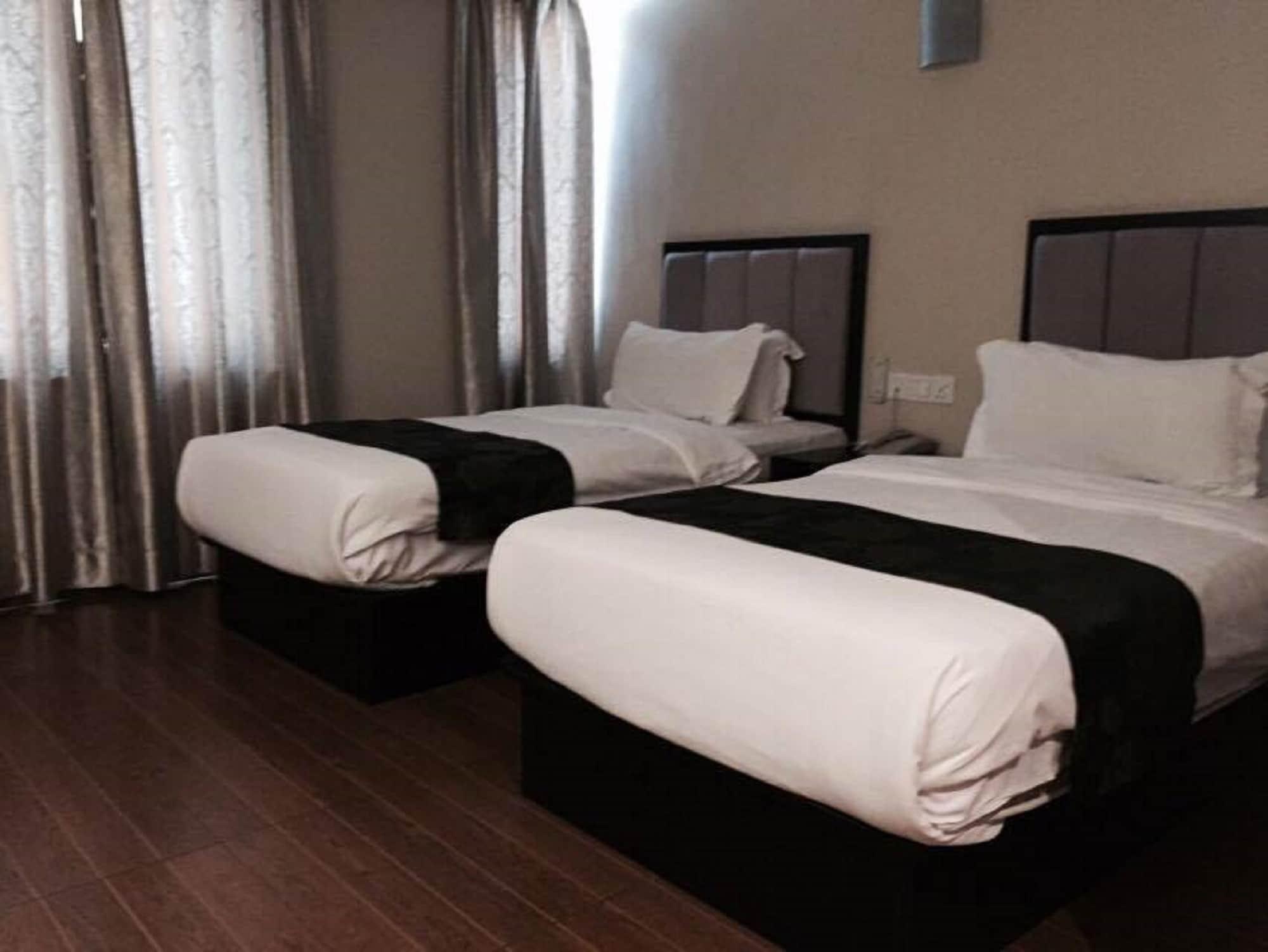 Kk Waterfront Hotel Кота-Кинабалу Экстерьер фото