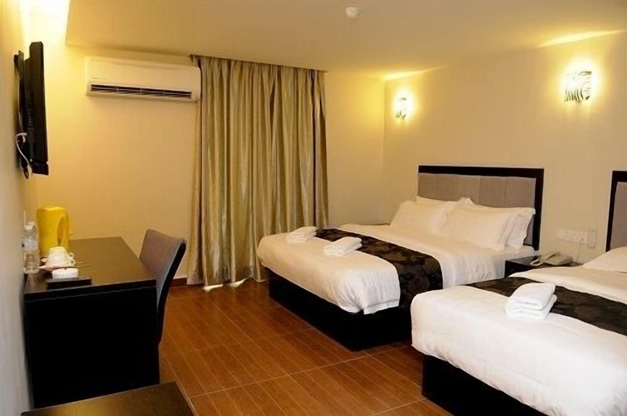 Kk Waterfront Hotel Кота-Кинабалу Экстерьер фото