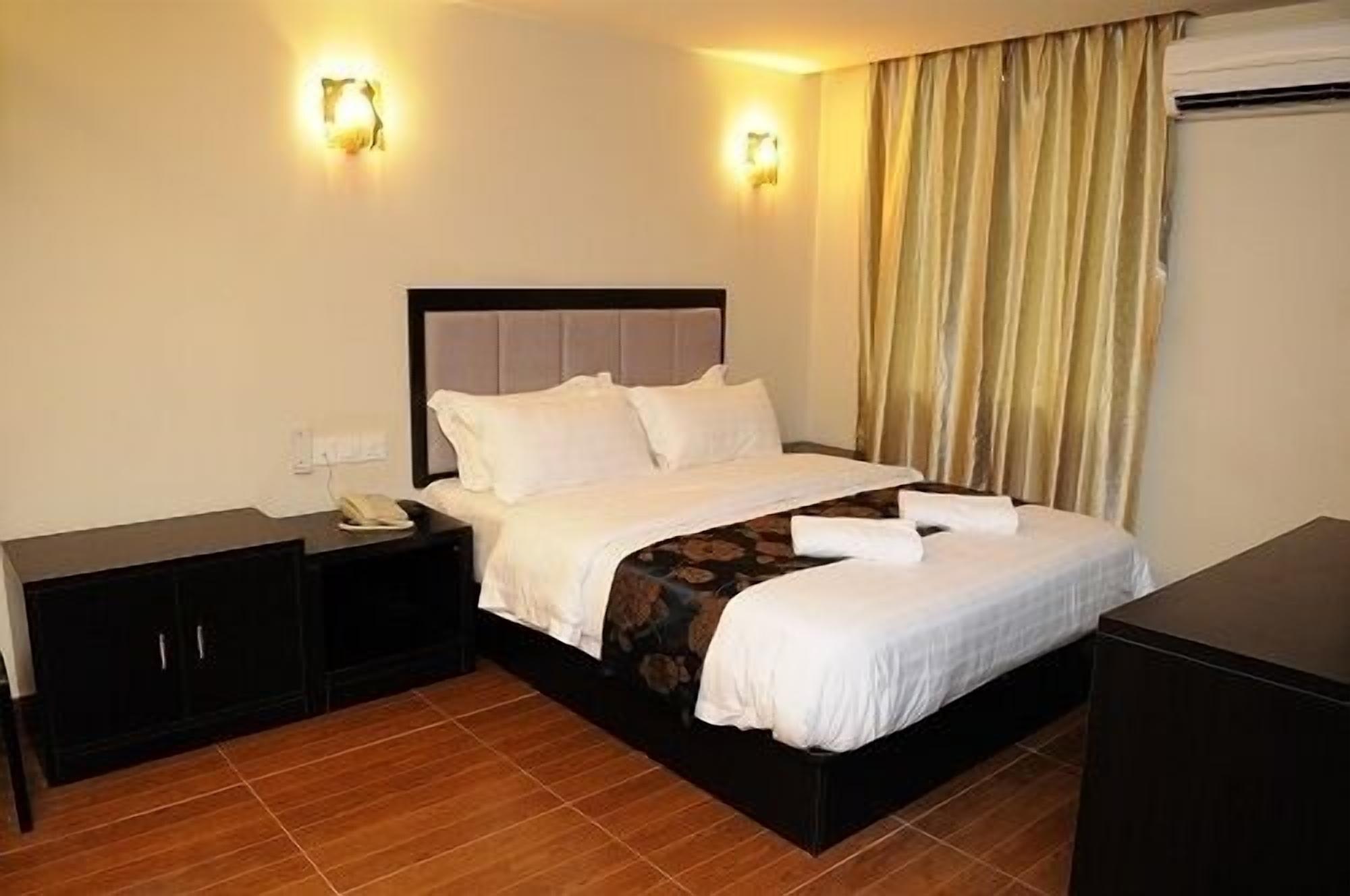 Kk Waterfront Hotel Кота-Кинабалу Экстерьер фото