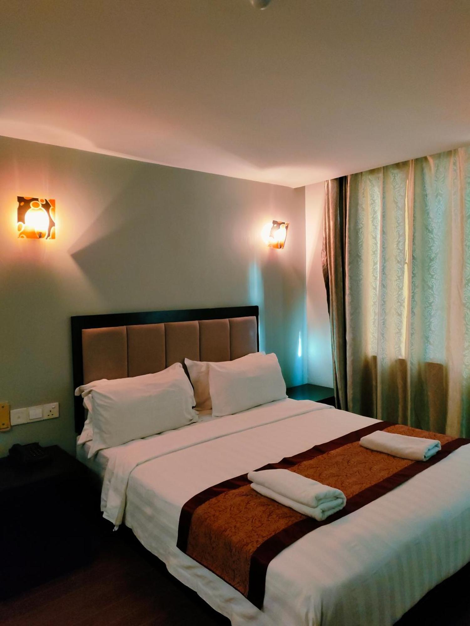 Kk Waterfront Hotel Кота-Кинабалу Экстерьер фото