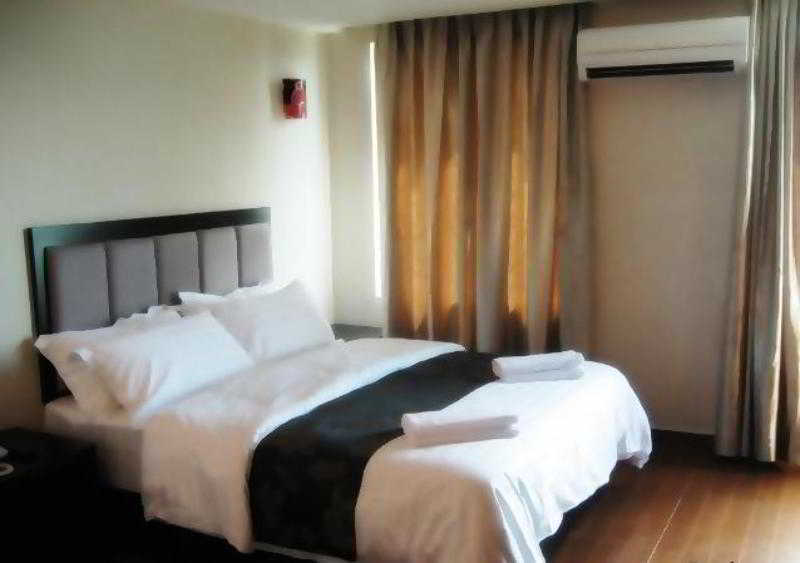 Kk Waterfront Hotel Кота-Кинабалу Экстерьер фото