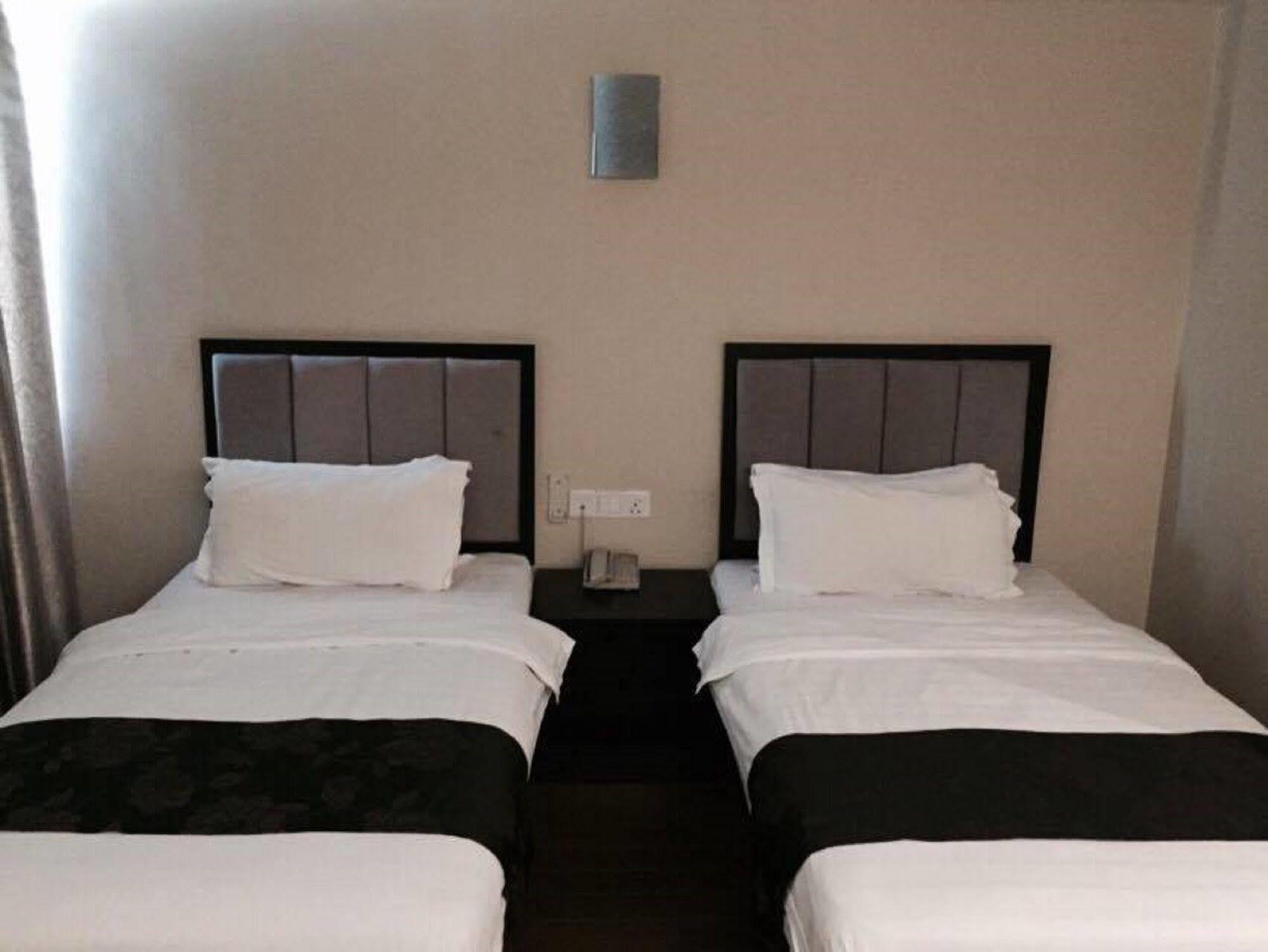 Kk Waterfront Hotel Кота-Кинабалу Экстерьер фото